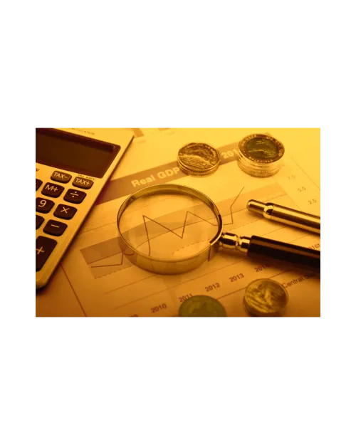 Image montrant une loupe et une calculatrice